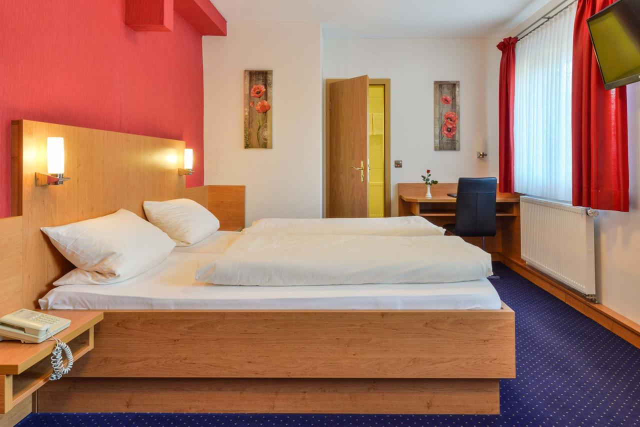 Hotel-Gasthof Rotes Ross Heroldsberg Bagian luar foto